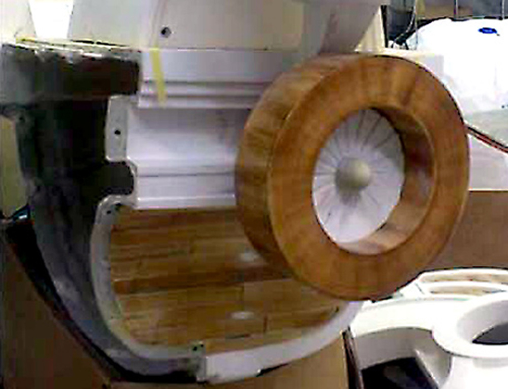 サニー号（サウザンドサニー号）の製作工程画像 船尾の風来バーストの塗装